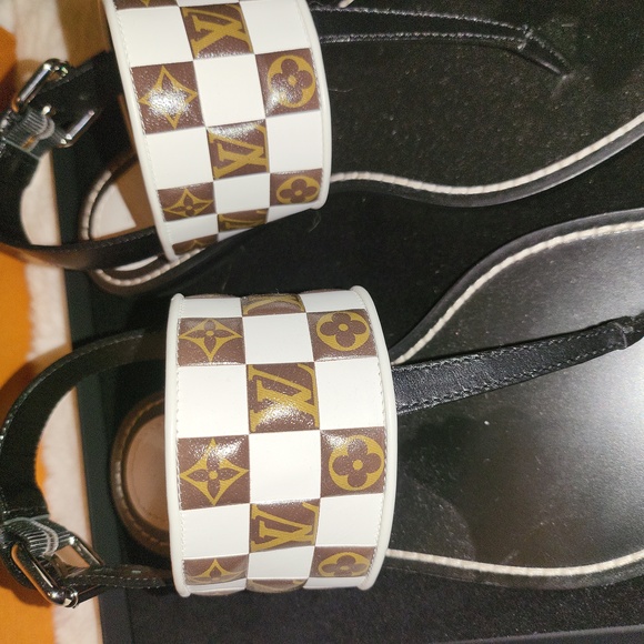 LOUIS VUITTON Leather Printed T-Strap Sandals Size 37 Never Worn! - Picture 3 of 8